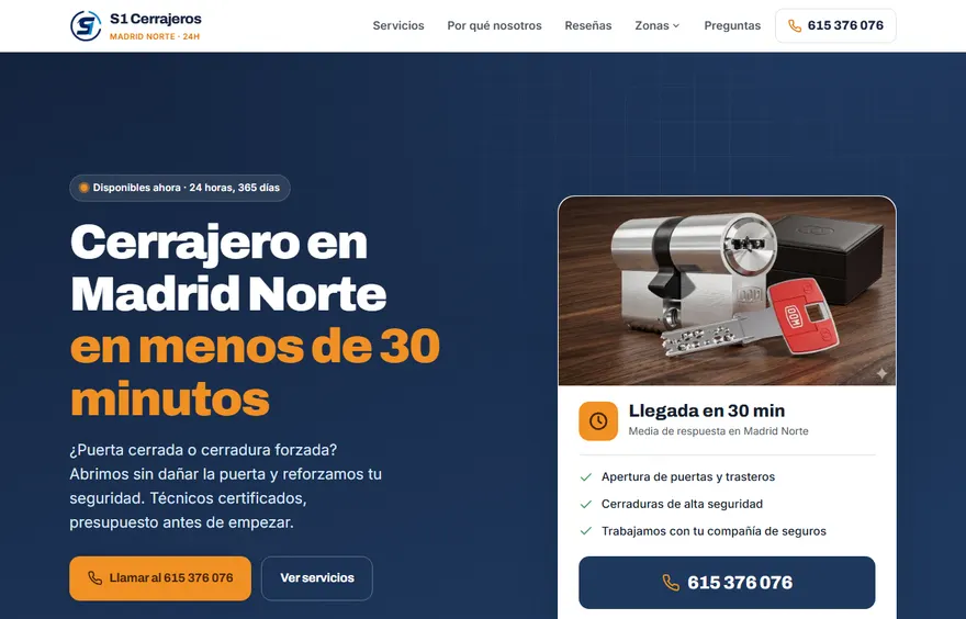 Portada de la web de S1 Cerrajeros Madrid: fondo azul con el titular «Cerrajero en Madrid Norte en menos de 30 minutos», un botón naranja de llamada y la foto de un bombín de alta seguridad con su estuche y sus llaves.