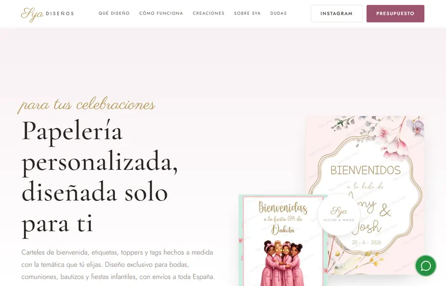 Portada de la web de Sya Diseños: fondo rosa claro y elegante con el titular «Papelería personalizada, diseñada solo para ti» y dos carteles de bienvenida reales, uno de boda y otro de una fiesta spa infantil.
